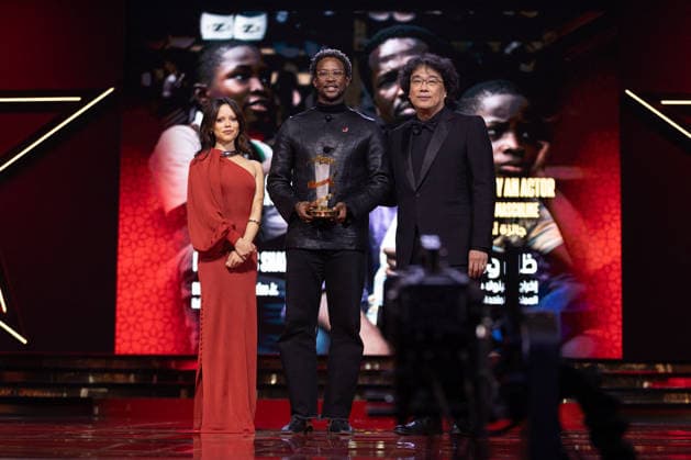 22nd Marrakech International Film Festival Day 9 nb Jenna Ortega, Akinola Davies Jr., Bong Joon-ho attends the closing ceremony during day 9 of the 22nd Marrakech International Film Festival on December 06, 2025 in Marrakech, Maroc. Photo by Nasser Berzane ABACAPRESS.COM Marrakech  Copyright: xBerzanexNasser ABACAx
