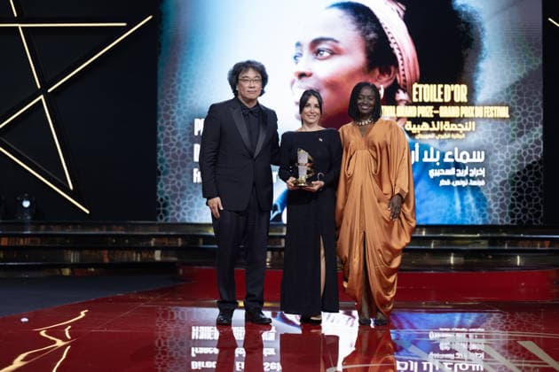 22nd International Marrakech Film Festival MARRAKECH, MOROCCO – DECEMBER 6: French-Tunisian director Erige Sehiri (C) and French actress of Senegalese origin Aissa Maiga (R) receive their Etoile d Or Award for the film Promised Sky from jury president, South Korean director Bong Joon-ho (L), during the 22nd International Marrakech Film Festival awards ceremony on December 6, 2025, in Marrakech, Morocco. Abu Adem Muhammed Anadolu Marrakech Morocco. Editorial use only. Please get in touch for any other usage.  Copyright: x2025xAnadoluxAbuxAdemxMuhammedx