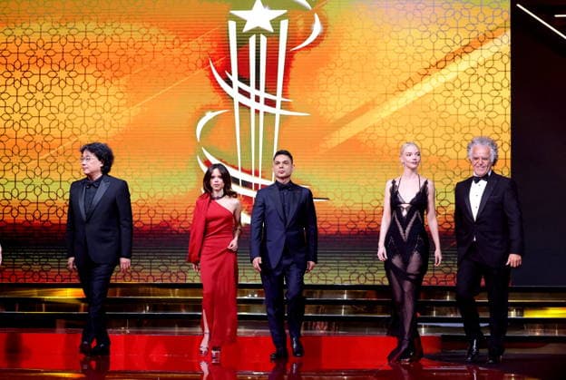 Bong Joon Ho, Jenna Ortega, Payman Maadi, Anya Taylor Joy and Hakim Belabbès at the closing ceremony of the 22nd Marrakech International Film Festival, Morocco, on December 6, 2025 Dominique Jacovides Bestimage Closing ceremony of the 22nd Marrakech International Film Festival, Morocco, on December 6, 2025 Marrakech Maroc  Copyright: xDOMINIQUExJACOVIDESx xBESTIMAGExDOMINIQUExJACOVIDESx xBESTIMAGEx