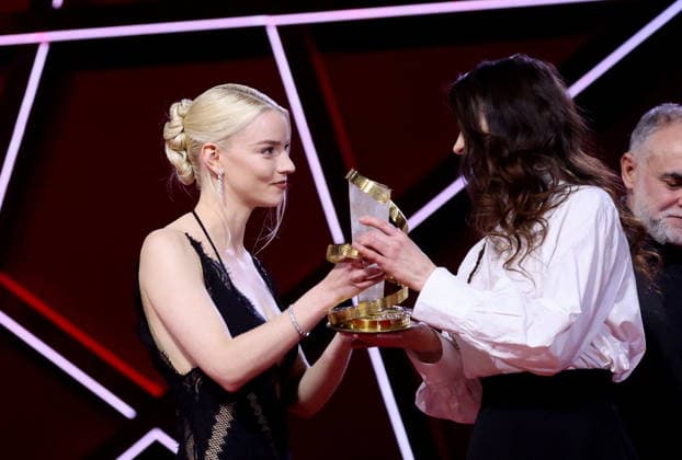 Vladlena Sandu, Jury Prize and Anya Taylor Joy at the closing ceremony of the 22nd Marrakech International Film Festival, Morocco, on December 6, 2025 Dominique Jacovides Bestimage Closing ceremony of the 22nd Marrakech International Film Festival, Morocco, on December 6, 2025 Marrakech Maroc  Copyright: xDOMINIQUExJACOVIDESx xBESTIMAGExDOMINIQUExJACOVIDESx xBESTIMAGEx