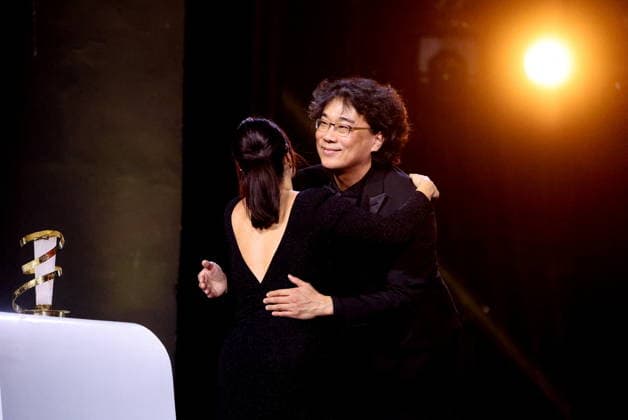 Erige Sehiri, Etoile dOr, Bong et Joon Ho lors de la cérémonie de clôture de la 22ème édition du Festival International du Film de Marrakech, Maroc, le 6 décembre 2025 Dominique Jacovides Bestimage Closing ceremony of the 22nd Marrakech International Film Festival, Morocco, on December 6, 2025 Marrakech Maroc  Copyright: xDOMINIQUExJACOVIDESx xBESTIMAGExDOMINIQUExJACOVIDESx xBESTIMAGEx