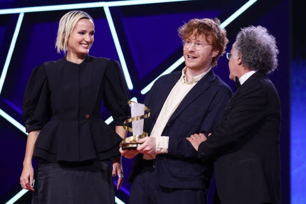 L R Julia Ducournau, Oscar Hudson and Hakim Belabbes are seen on stage after receiving the Best Director Award for the film Straight Circle during the Closing Ceremony during the Closing Ceremony during the 22nd Marrakech International Film Festival Marrakech, Morocco 06 12 2025 451320 2025 12 06 MARRAKECH Morocco  Copyright: xRomualdxMeigneuxx xStarfacex STAR_451320_068