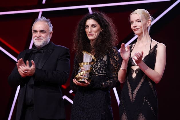 L R Karim Aïnouz, Jihan Kikhia and Anya Taylor Joy pose on stage after receiving the Jury Prize for the film My Father and Qaddafi during the Closing Ceremony during the 22nd Marrakech International Film Festival Marrakech, Morocco 06 12 2025 451320 2025 12 06 MARRAKECH Morocco  Copyright: xRomualdxMeigneuxx xStarfacex STAR_451320_084