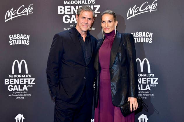 Sven Martinek with partner Bianca Rütter at the 20 McDonald s Benefit Gala in aid of the McDonald s Childrens Aid Foundation at the Eisbach Studios in Munich, 06 12 2025 Foto:xB.xInsingerx xFuturexImagex mcdonalds_5220