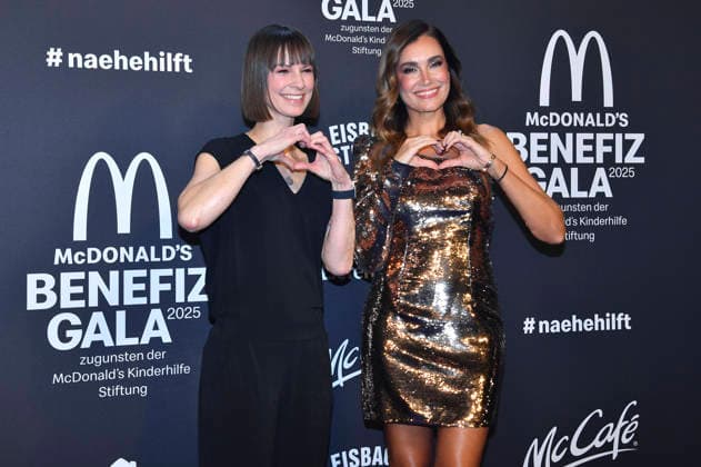 Christina Stürmer and Jana Ina Zarrella at the 20 McDonald s Benefit Gala in aid of the McDonald s Childrens Aid Foundation at Eisbach Studios Munich, 06 12 2025 Foto:xB.xInsingerx xFuturexImagex mcdonalds_5229