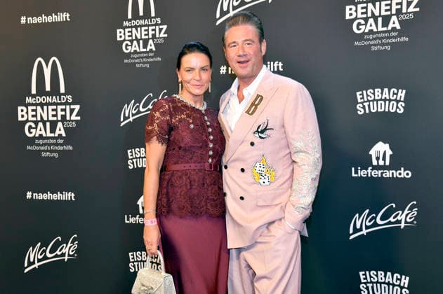 Sasha with wife Julia Röntgen at the 20 McDonald s Benefit Gala in aid of the McDonald s Childrens Aid Foundation at the Eisbach Studios in Munich, 06 12 2025 Foto:xB.xInsingerx xFuturexImagex mcdonalds_5248
