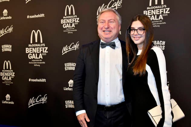 Sergio Maffettone with company at the 20 McDonald s Benefit Gala in favor of the McDonald s Childrens Aid Foundation at the Eisbach Studios Munich, 06 12 2025 Foto:xB.xInsingerx xFuturexImagex mcdonalds_5254