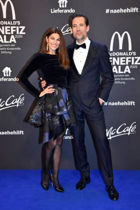 Alexander Mazza with wife Viola Mazza at the 20 McDonald s Benefit Gala in aid of the McDonald s Childrens Aid Foundation at the Eisbach Studios in Munich, 06 12 2025 Foto:xB.xInsingerx xFuturexImagex mcdonalds_5282