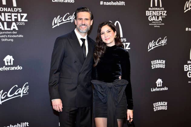 Tom Beck with wife Chryssanthi Kavazi at the 20 McDonald s Benefit Gala in aid of the McDonald s Childrens Aid Foundation at the Eisbach Studios in Munich, 06 12 2025 Foto:xB.xInsingerx xFuturexImagex mcdonalds_5295