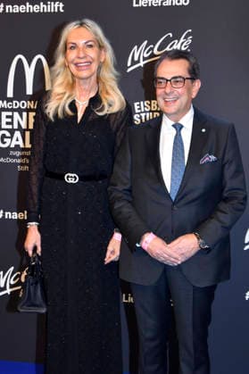 Saskia Greipl Kostantinidis and Stavros Kostantinidis at the 20 McDonald s Benefit Gala in aid of the McDonald s Childrens Aid Foundation at Eisbach Studios Munich, 06 12 2025 Foto:xB.xInsingerx xFuturexImagex mcdonalds_5317