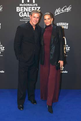Sven Martinek with partner Bianca Rütter at the 20 McDonald s Benefit Gala in aid of the McDonald s Childrens Aid Foundation at the Eisbach Studios in Munich, 06 12 2025 Foto:xAgenturxWehnertx xGränzdörferx xFuturexImagex mcdonalds_5350