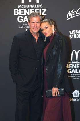 Sven Martinek with partner Bianca Rütter at the 20 McDonald s Benefit Gala in aid of the McDonald s Childrens Aid Foundation at the Eisbach Studios in Munich, 06 12 2025 Foto:xAgenturxWehnertx xGränzdörferx xFuturexImagex mcdonalds_5353