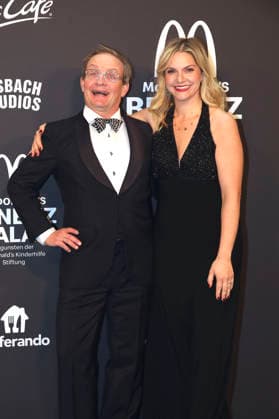 Wigald Boning with his wife Teresa Boning at the 20 McDonald s Benefit Gala in aid of the McDonald s Childrens Aid Foundation at the Eisbach Studios in Munich, 06 12 2025 Foto:xAgenturxWehnertx xGränzdörferx xFuturexImagex mcdonalds_5355