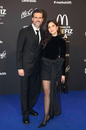 Tom Beck with wife Chryssanthi Kavazi at the 20 McDonald s Benefit Gala in aid of the McDonald s Childrens Aid Foundation at Eisbach Studios Munich, 06 12 2025 Foto:xAgenturxWehnertx xGränzdörferx xFuturexImagex mcdonalds_5388