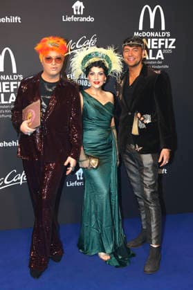Julian F M Stoeckel with partner Marcell Damaschke and Pauline Stolze at the 20 McDonald s Benefit Gala in aid of the McDonald s Childrens Aid Foundation at Eisbach Studios Munich, 06 12 2025 Foto:xAgenturxWehnertx xGränzdörferx xFuturexImagex mcdonalds_5399
