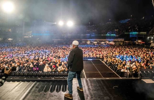 06 12 2025, Schladming, AUT, On the road in Styria, Ski Opening 2025, Surprise performance, DJ Ötzi, Backstreet Boys, in the picture DJ Ötzi, Gerry Friedle,