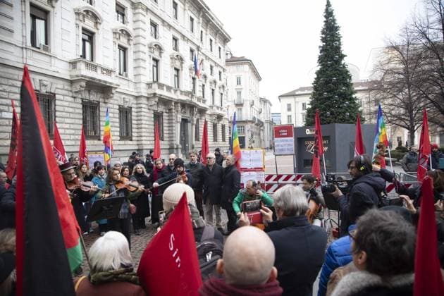 Milan, Piazza della Scala, On the occasion of the premiere at La Scala of A Lady Macbeth in the Mtsensk District by Dmitry Shostakovich for the 2025-2026 season, a demonstration The ceasefire is a Zionist lie, the genocide and ethnic cleansing continue. Let s bring solidarity to the center of Milan! With CUB, the Palestinian Association in Italy (API), in a separate area, the CIGL demonstration and some musicians from the Teatro alla Scala will play Choir of Jewish Slaves, Va Pensiero  Copyright: xFrancescoxEnriquezx xipa-agency.netx xFrancescoxEnriquezx IPA_Agency_IPA68873514
