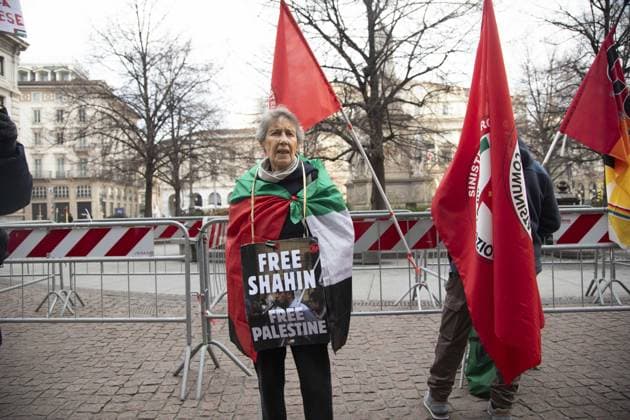 Milan, Piazza della Scala, On the occasion of the premiere at La Scala of A Lady Macbeth in the Mtsensk District by Dmitry Shostakovich. for the 2025-2026 season, Presidium The ceasefire is a Zionist lie, genocide and ethnic cleansing continue. Let s bring solidarity to the center of Milan! With CUB, Association of Palestinians in Italy (API), in a separate part the CIGL presidium and some musicians of the Teatro alla Scala play  Copyright: xFrancescoxEnriquezx xipa-agency.netx xFrancescoxEnriquezx IPA_Agency_IPA68873442