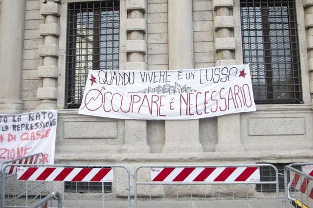 Milan, Piazza della Scala, On the occasion of the premiere at La Scala of A Lady Macbeth in the Mtsensk District by Dmitry Shostakovich. for the 2025-2026 season, Presidium The ceasefire is a Zionist lie, genocide and ethnic cleansing continue. Let s bring solidarity to the center of Milan! With CUB, Association of Palestinians in Italy (API), in a separate part the CIGL presidium and some musicians of the Teatro alla Scala play  Copyright: xFrancescoxEnriquezx xipa-agency.netx xFrancescoxEnriquezx IPA_Agency_IPA68873465