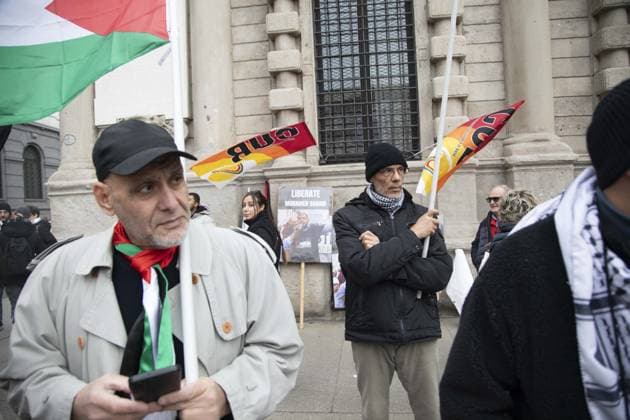 Milan, Piazza della Scala, On the occasion of the premiere at La Scala of A Lady Macbeth in the Mtsensk District by Dmitry Shostakovich. for the 2025-2026 season, Presidium The ceasefire is a Zionist lie, genocide and ethnic cleansing continue. Let s bring solidarity to the center of Milan! With CUB, Association of Palestinians in Italy (API), in a separate part the CIGL presidium and some musicians of the Teatro alla Scala play  Copyright: xFrancescoxEnriquezx xipa-agency.netx xFrancescoxEnriquezx IPA_Agency_IPA68873554