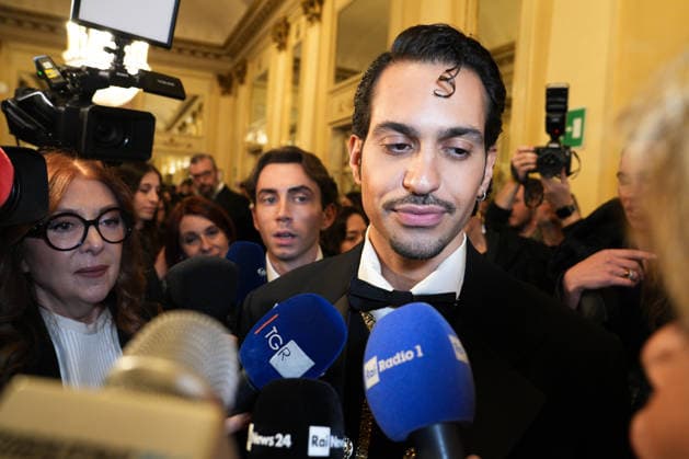 Milan, La Scala Premiere 2025, Guests in the Foyer. Pictured: Mahmood  Copyright: xDuilioxPiaggesix xipa-agency.netx xDuilioxPiaggesix IPA_Agency_IPA68885397