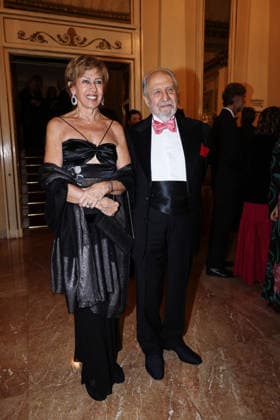 Milan, Guests arrive at the 2025 La Scala Premiere with Shostakovich s opera A Lady Macbeth of the Mtsensk District at Teatro alla Scala. Pictured: Antonio Caprarica (Italian journalist and writer), Iolanta Miroshnikova  Copyright: xAlessandroxBremecx xipa-agency.netx xx IPA_Agency_IPA68888766