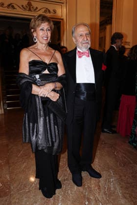 Milan, Guests arrive at the 2025 La Scala Premiere with Shostakovich s opera A Lady Macbeth of the Mtsensk District at Teatro alla Scala. Pictured: Antonio Caprarica (Italian journalist and writer), Iolanta Miroshnikova  Copyright: xAlessandroxBremecx xipa-agency.netx xx IPA_Agency_IPA68888852