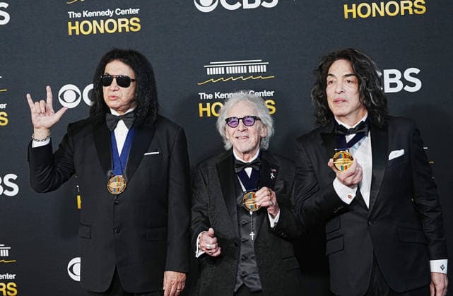 Members of KISS, Gene Simmons, Peter Criss and Paul Stanley (L to R) arrive on the red carpet for the 48th annual Kennedy Center Honors at the Kennedy Center in Washington DC on Sunday, December 7, 2025. President Donald Trump will host this years event, which honors songwriter George Strait, actors Michael Crawford and Sylvester Stallone, singer Gloria Gaynor, and the rock band KISS.  WAP20251207813 BONNIExCASH