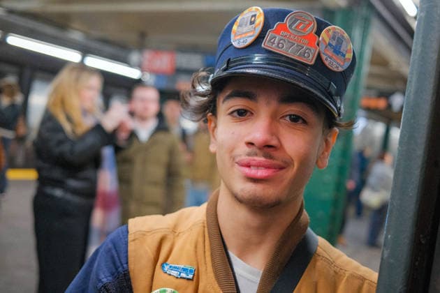 December 7, 2025, New York, New York, USA: For the holiday season the New York Transit Museum and MTA NYC Transit .continue the tradition of Holiday Nostalgia Rides aboard vintage 1930 s, 40s, 50s.train cars. People step back in time, some in period costume, aboard restored .subway cars. New York USA - ZUMAh156 20251207_znp_h156_002 Copyright: xMiloxHessx