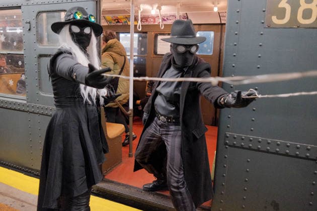 December 7, 2025, New York, New York, USA: For the holiday season the New York Transit Museum and MTA NYC Transit .continue the tradition of Holiday Nostalgia Rides aboard vintage 1930 s, 40s, 50s.train cars. People step back in time, some in period costume, aboard restored .subway cars. New York USA - ZUMAh156 20251207_znp_h156_013 Copyright: xMiloxHessx