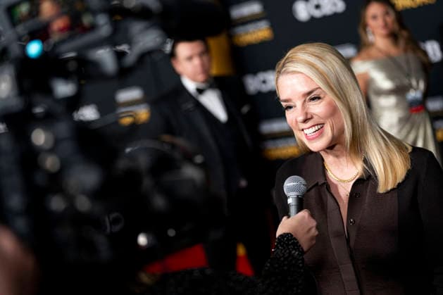 Attorney General Pam Bondi arrives on the red carpet for the 48th annual Kennedy Center Honors at the Kennedy Center in Washington DC on Sunday, December 7, 2025. President Donald Trump will host this year s event, which honors songwriter George Strait, actors Michael Crawford and Sylvester Stallone, singer Gloria Gaynor, and the rock band Kiss.  WAP20251207578 BONNIExCASH