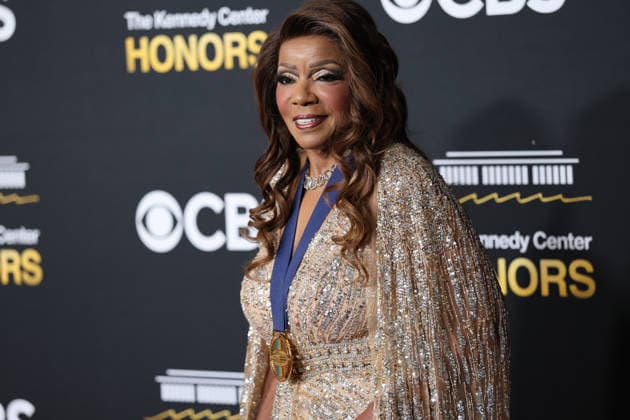 The singer Gloria Gaynor poses on the red carpet at the Kennedy Honors at the Kennedy Center in Washington, United States, 07 December 2025. Gala in honor of the 2025 Kennedy Center honorees !ACHTUNG: NUR REDAKTIONELLE NUTZUNG!  Copyright: xOctavioxGuzmánx AME6735 20251208-55018768467_1