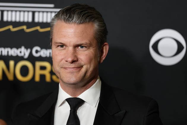 US Secretary of Defense Pete Hegseth poses on the red carpet at the Kennedy Honors at the Kennedy Center in Washington, United States, 07 December 2025. Gala in honor of the 2025 Kennedy Center honorees !ACHTUNG: NUR REDAKTIONELLE NUTZUNG!  Copyright: xOctavioxGuzmánx AME6802 20251208-55018768512_1