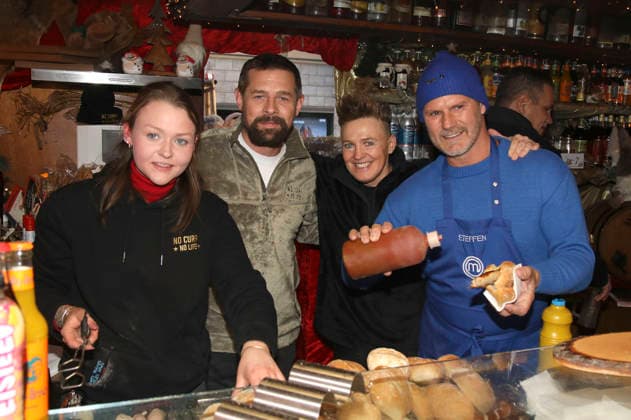 Tina Schüssler and Klaas Heufer Umlauf at a charity event with a celebrity charity barbecue at the mulled wine hut in the Das Schloss shopping center in Berlin, 07 12 2025 Foto:xAgenturxWehnertx xGränzdörferx xFuturexImagex umlauf_5211