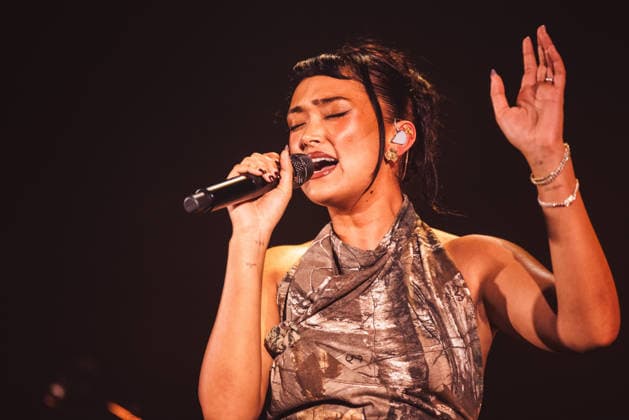Joy Crookes live in Copenhagen, Denmark Copenhagen, Denmark. 07th, December 2025. The British singer and musician Joy Crookes performs a live concert at VEGA in Copenhagen. Denmark, Copenhagen  Copyright: xGonzalesxPhoto PeterxTroestx