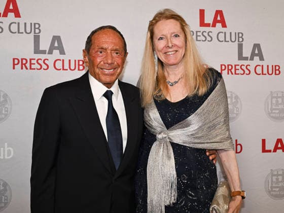 December 7, 2025, Los Angeles, California, USA: Canadian and American singer, songwriter, and actor PAUL ANKA and Executive Director od the Loa Angeles Press Club DIANA LJUNGAEUS ttend the Los Angeles Press Club presents the 18th Annual National Arts & Entertainment Journalism Awards Gala: RED CARPET. Los Angeles USA - ZUMAb173 20251207_aap_b173_033 Copyright: xBillyxBennightx