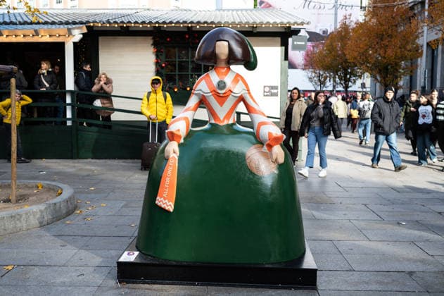 Meninas Madrid Gallery exhibition in Madrid, Spain - 07 Dec 2025 A sculpture in the shape of the figures of the painter Velázquez Las Menina is seen during the Meninas Madrid Gallery exhibition. Madrid Spain Copyright: xAtilanoxGarciax xSOPAxImagesx photo02624