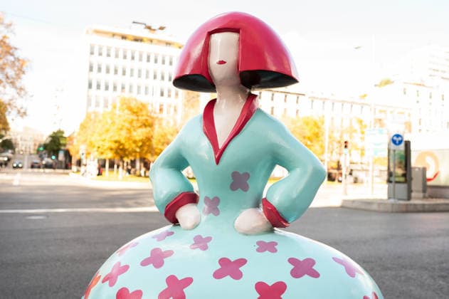 Meninas Madrid Gallery exhibition in Madrid, Spain - 07 Dec 2025 A sculpture in the shape of the figures of the painter Velázquez Las Menina is seen during the Meninas Madrid Gallery exhibition. Madrid Spain Copyright: xAtilanoxGarciax xSOPAxImagesx photo02637