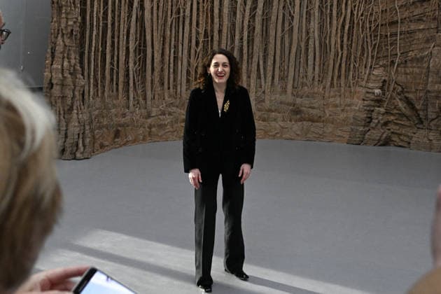 Eva Jospin Two French artists at the pinnacle of their art soon to be exhibited at the Grand Palais December 10, 2025 - March 15, 2026 Claire Tabouret and Eva Jospin The Grand Palais invites artists Eva Jospin and Claire Tabouret to take over two galleries linked by a single entrance On one side, Grottesco, a journey through forests, caves and imaginary architectures on the other, Dun seul souffle ou les coulisses dun projet monumental the future contemporary stained-glass windows of Notre Dame de Paris Lionel Urman Bestimage Two French artists at the height of their powers will soon be exhibiting at the Grand Palais from December 10, 2025, to March 15, 2026 Claire Tabouret and Eva Jospin The Grand Palais invites artists Eva Jospin and Cla  Copyright: xLIONELxURMANxx xBESTIMAGExLIONELxURMANxx xBESTIMAGEx