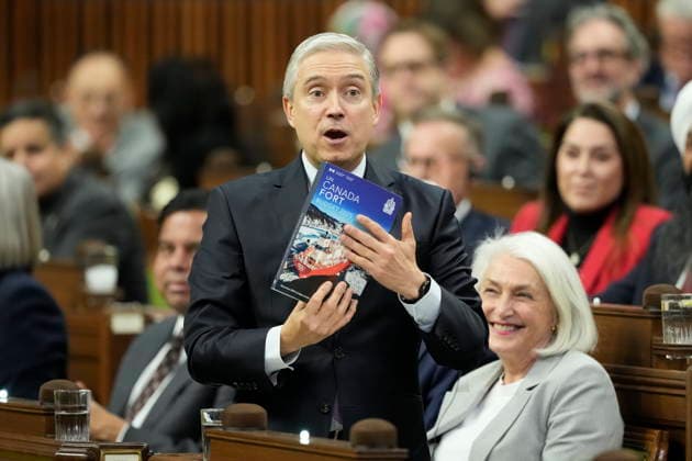 December 8, 2025, Ottawa, On, Canada: Minister of Finance and National Revenue Francois-Philippe Champagne rises during Question Period on Parliament Hill in Ottawa, Monday, Dec. 8, 2025. Ottawa Canada  - ZUMAc35_ 20251208_zaf_c35_063 Copyright: xAdrianxWyldx