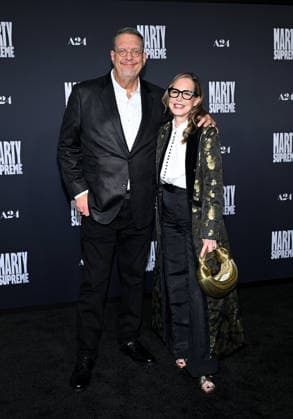 ˜Marty Supreme™ Los Angeles Premiere Penn Jillette and Emily Zolten arriving to the Los Angeles premiere of Marty Supreme™ at the Samuel Goldwyn Theater on December 8, 2025 in Beverly Hills, Ca. Beverly Hills Samuel Goldwyn Theater California USA Copyright: xLisaxOConnor xAFF-USA.COMx