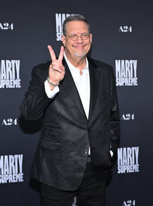 ˜Marty Supreme™ Los Angeles Premiere Penn Jillette arriving to the Los Angeles premiere of Marty Supreme™ at the Samuel Goldwyn Theater on December 8, 2025 in Beverly Hills, Ca. Beverly Hills Samuel Goldwyn Theater California USA Copyright: xLisaxOConnor xAFF-USA.COMx