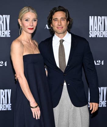 ˜Marty Supreme™ Los Angeles Premiere Gwyneth Paltrow and Brad Falchuk arriving to the Los Angeles premiere of Marty Supreme™ at the Samuel Goldwyn Theater on December 8, 2025 in Beverly Hills, Ca. Beverly Hills Samuel Goldwyn Theater California USA Copyright: xLisaxOConnor xAFF-USA.COMx