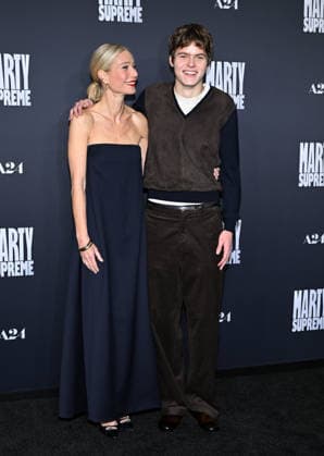 ˜Marty Supreme™ Los Angeles Premiere Gwyneth Paltrow and Moses Martin arriving to the Los Angeles premiere of Marty Supreme™ at the Samuel Goldwyn Theater on December 8, 2025 in Beverly Hills, Ca. Beverly Hills Samuel Goldwyn Theater California USA Copyright: xLisaxOConnor xAFF-USA.COMx