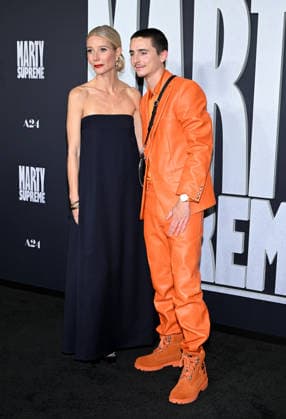 ˜Marty Supreme™ Los Angeles Premiere Gwyneth Paltrow and Timothee Chalamet arriving to the Los Angeles premiere of Marty Supreme™ at the Samuel Goldwyn Theater on December 8, 2025 in Beverly Hills, Ca. Beverly Hills Samuel Goldwyn Theater California USA Copyright: xLisaxOConnor xAFF-USA.COMx