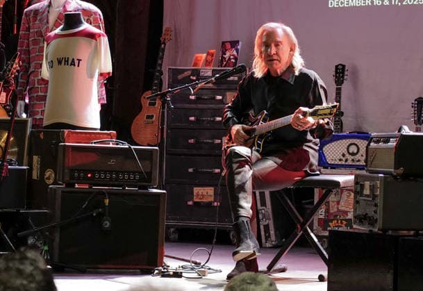 Joe Walsh Julien™s auction preview Joe Walsh Julien™s auction preview at Troubadour on December 08, 2025 in West Hollywood, CA. West Hollywood Troubadour California USA Copyright: xLISAxOConnor AFF-USA.comx