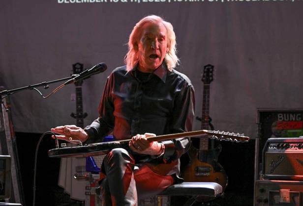 Joe Walsh Julien™s auction preview Joe Walsh Julien™s auction preview at Troubadour on December 08, 2025 in West Hollywood, CA. West Hollywood Troubadour California USA Copyright: xLISAxOConnor AFF-USA.comx