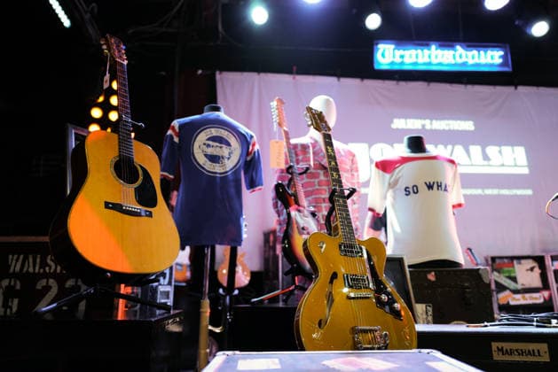 Joe Walsh Julien™s auction preview Joe Walsh Julien™s auction preview at Troubadour on December 08, 2025 in West Hollywood, CA. West Hollywood Troubadour California USA Copyright: xLISAxOConnor AFF-USA.comx