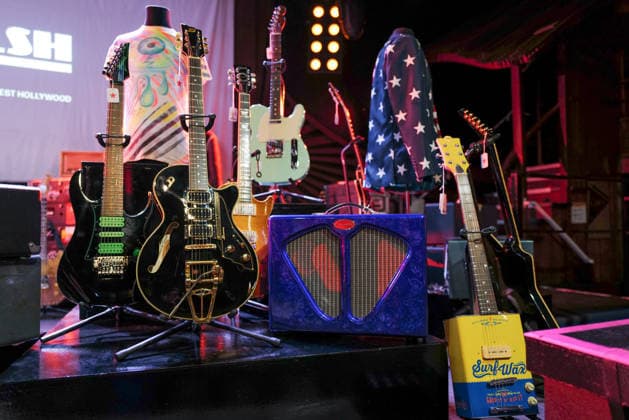 Joe Walsh Julien™s auction preview Joe Walsh Julien™s auction preview at Troubadour on December 08, 2025 in West Hollywood, CA. West Hollywood Troubadour California USA Copyright: xLISAxOConnor AFF-USA.comx