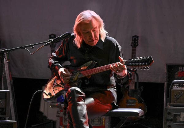 Joe Walsh Julien™s auction preview Joe Walsh Julien™s auction preview at Troubadour on December 08, 2025 in West Hollywood, CA. West Hollywood Troubadour California USA Copyright: xLISAxOConnor AFF-USA.comx